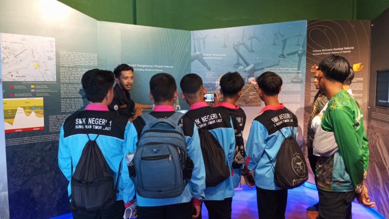 Read more about the article Studi Lapangan Geologi Siswa di Situs Geopark Tanjung Datuk