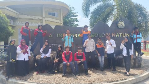 Read more about the article Fasilitasi Kegiatan Studi Lapangan Geologi Siswa, Geopark Natuna Tegaskan Sebagai Pusat Belajar Kebumian Natuna