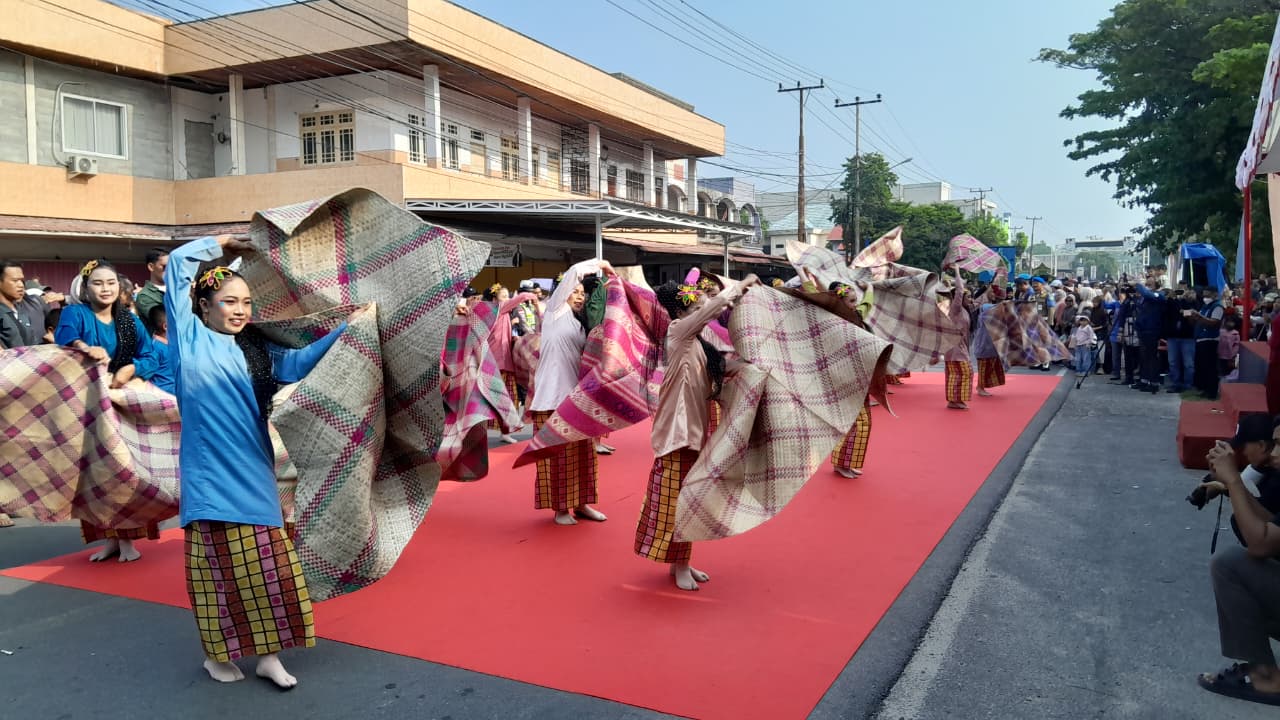 You are currently viewing Karnaval Budaya HUT ke-27 Natuna Perkuat Identitas Budaya di Tengah Perjuangan Menuju UNESCO Global Geopark